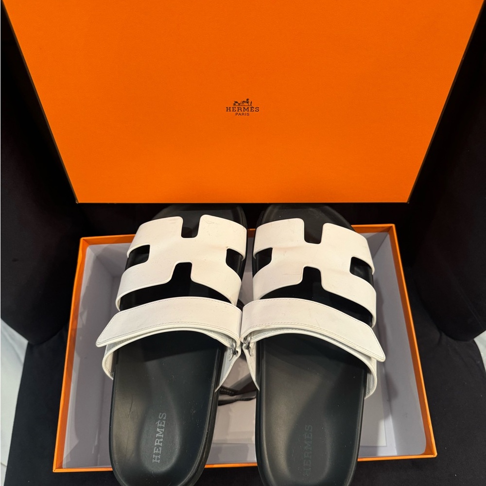 Hermès White and Black Sandals Chypre